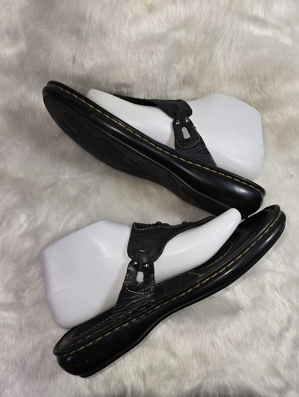 Born Womens Mahogany Leather Padded Flip-Flop Sandals - Picture 5 of 11